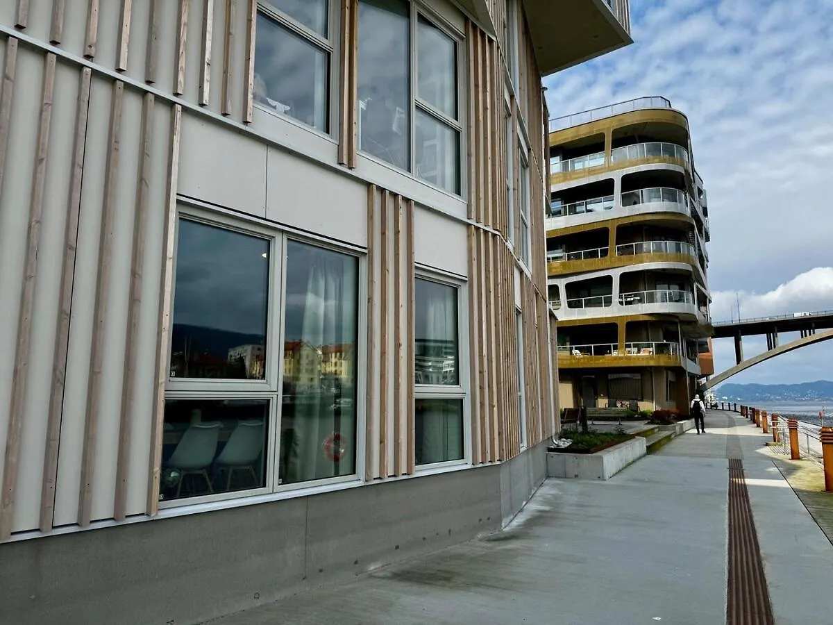Modern Studio Apartment Right On The Dock - Near Downtown برغن